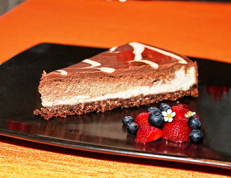 cheesecake and freah fruit